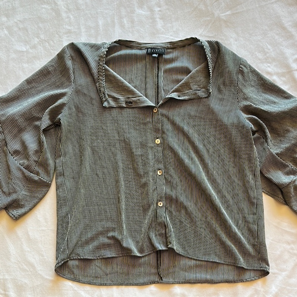 Gray Striped Women’s Flowy Sleeved Top